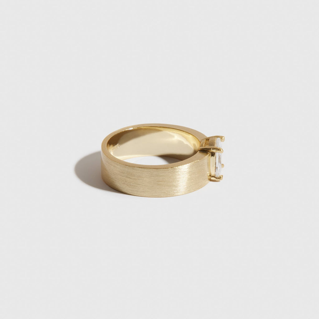 L'Ovale Ring Gold Side